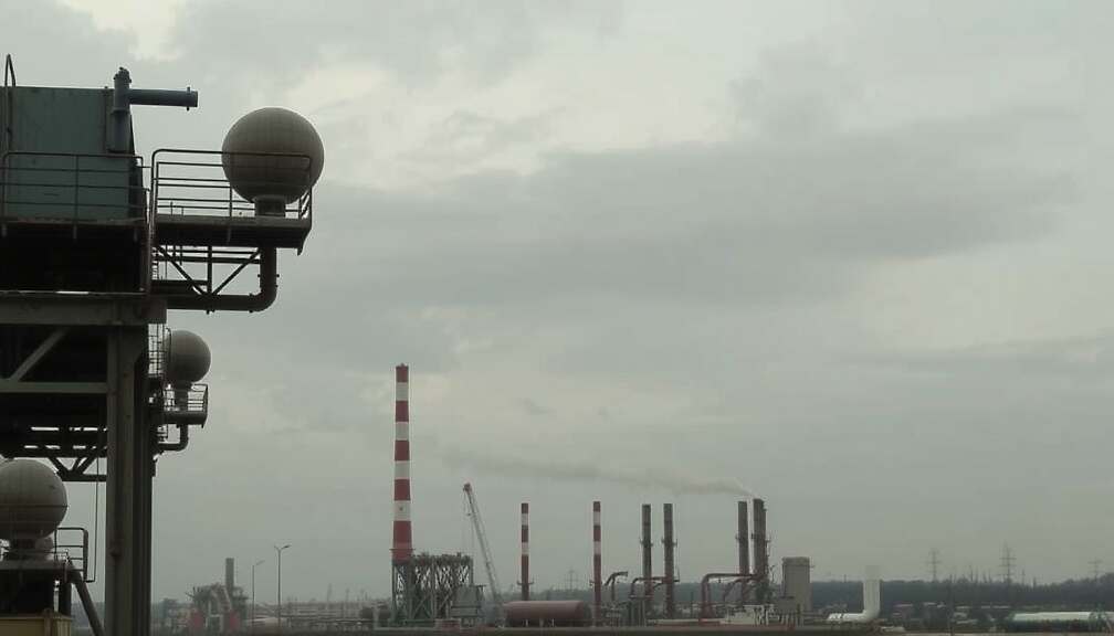 Lower Saxony Backs VW CEO Amid Crisis