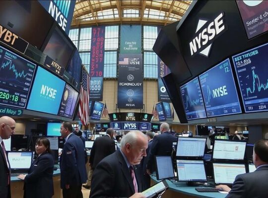 Dow Climbs While S&P 500 & Nasdaq Slip Amid Big‑Tech Concerns